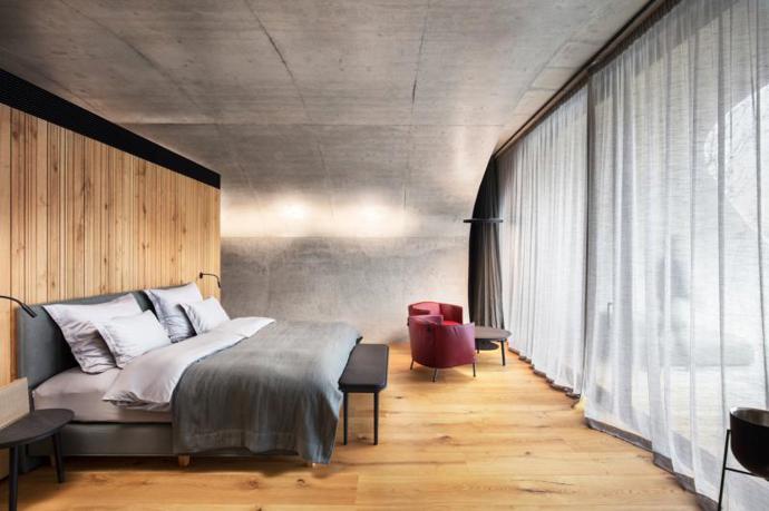 Užijte si komfortní luxusní apartmá daleko od všech zvuků a běžného světa s krásným výhledem do dalekých vinic. 
