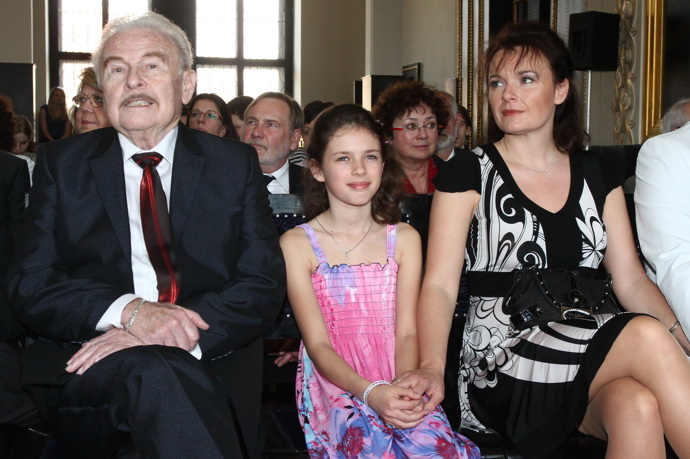 Legendární Luděk Munzar, malá Anička a Bára
Legendární Luděk Munzar, malá Anička a Bára