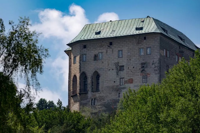 Hrad Houska byl postaven Přemyslem Otakarem II. ve 13. století.
Hrad Houska byl postaven Přemyslem Otakarem II. ve 13. století.