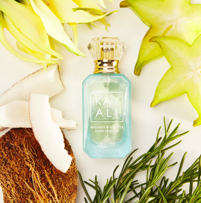 Kayali Maldives Ylang Coco s vůní banánového květu, ylang-ylang, rozmarýnu, bílé plumérie, santalového dřeva a kokosového mléka, 50 ml 2690 Kč
