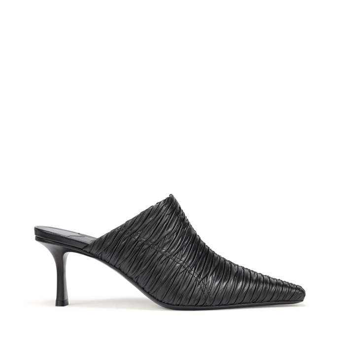 Jimmy Choo, od 19 725 Kč
Jimmy Choo, od 19 725 Kč