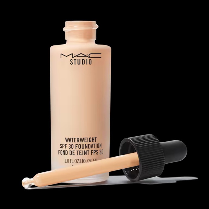 Make-up, Mac Cosmetics, 1350 Kč
Make-up, Mac Cosmetics, 1350 Kč