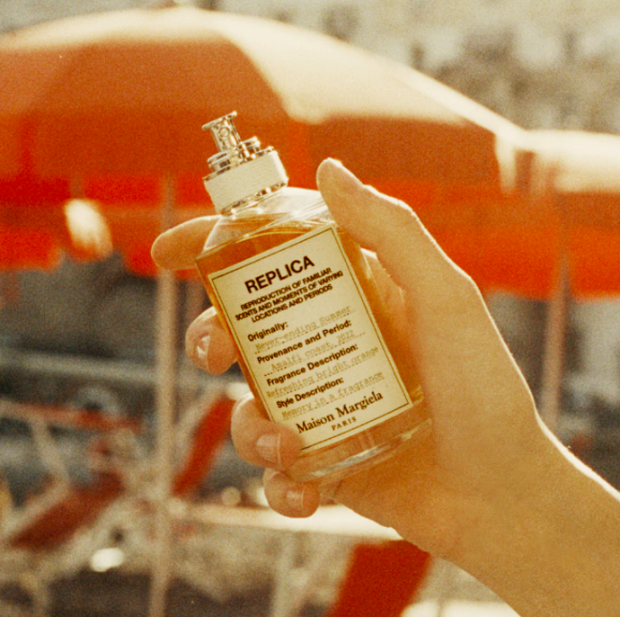 Maison Margiela REPLICA Never-ending Summer s vůní hořkého pomeranče, papriky, zázvoru, čaje Earl Grey, kardamonu, cedru, vetiveru a pačuli, 100 ml 3615 Kč
