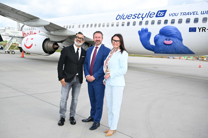 CEO společnosti CK Blue Style Imed Jeddai, CEO společnosti HelloJets Tudor Constantinescu a Lenka Pátek, expertka na cestování a obchodní ředitelka CK Blue Style.
CEO společnosti CK Blue Style Imed Jeddai, CEO společnosti HelloJets Tudor Constantinescu a Lenka Pátek, expertka na cestování a obchodní ředitelka CK Blue Style.