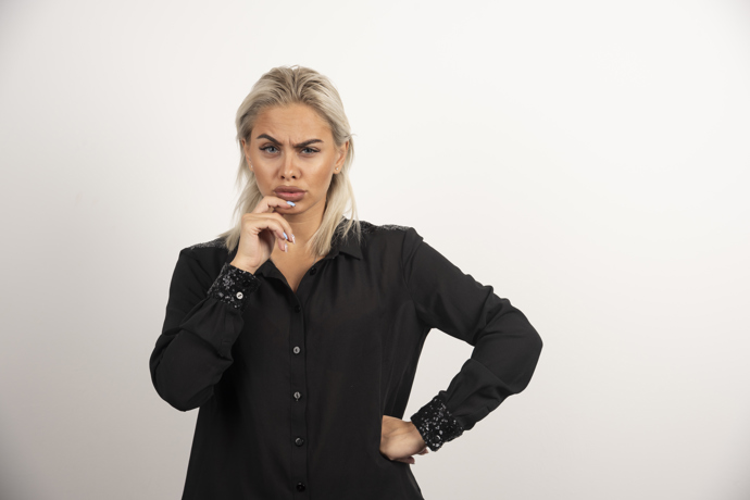 Nikdy by ji nenapadlo, že by mohla své kamarádce tak moc ublížit. Snažila se, ale svému srdci asi neporučí. Myslela si, že našla lásku, pochopení a něhu. Ale asi to bude jen další zklamání. Zapletla se totiž s Ivetiným manželem.
Nikdy by ji nenapadlo, že by mohla své kamarádce tak moc ublížit. Snažila se, ale svému srdci asi neporučí. Myslela si, že našla lásku, pochopení a něhu. Ale asi to bude jen další zklamání. Zapletla se totiž s Ivetiným manželem.