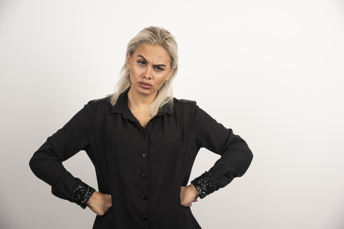 Kamarádka, které pomáhala, stála při ní. Kamarádka jí bodla nůž do srdce a ublížila jí. Zatím nic neví a paní Zuzana má strach. Neví, co dělat dál. Přijde o lásku, nebo o svou nejlepší přítelkyni. Jak z toho ven?
Kamarádka, které pomáhala, stála při ní. Kamarádka jí bodla nůž do srdce a ublížila jí. Zatím nic neví a paní Zuzana má strach. Neví, co dělat dál. Přijde o lásku, nebo o svou nejlepší přítelkyni. Jak z toho ven?