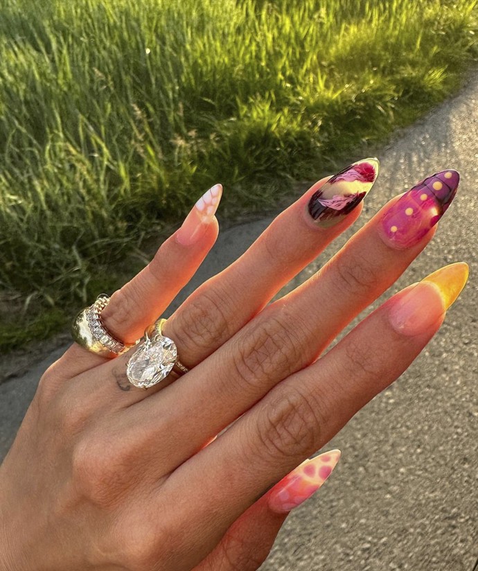 Hailey Bieber nehty
Hailey Bieber nehty