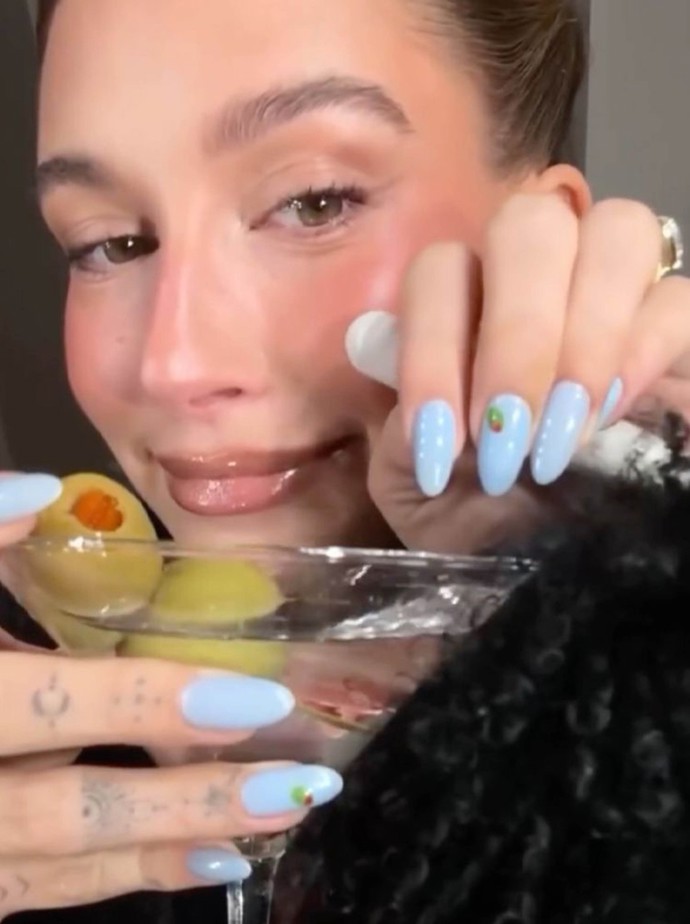 Hailey Bieber nehty
Hailey Bieber nehty