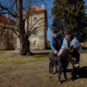 Zámek v Osečanech koupili původně Matěj Stropnický a Daniel Krejčík.
Zámek v Osečanech koupili původně Matěj Stropnický a Daniel Krejčík.