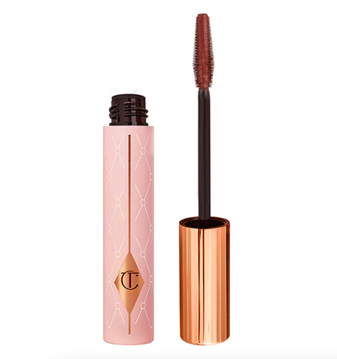 Řasenka Pillow Talk Push Up Lashes, odstín Dream pop, Charlotte Tilbury, 890 Kč
