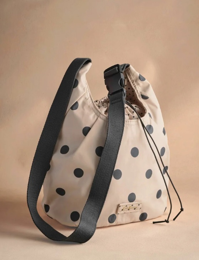 Kabelka s puntíky, Cath Kidston, 1 265 Kč
