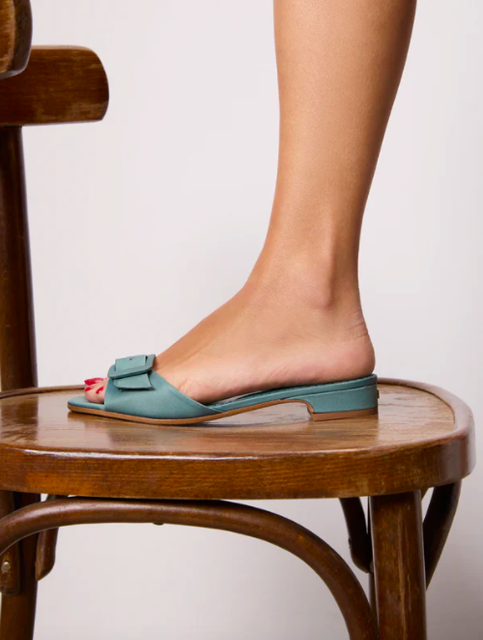 Rouje, 215 eur
Rouje, 215 eur