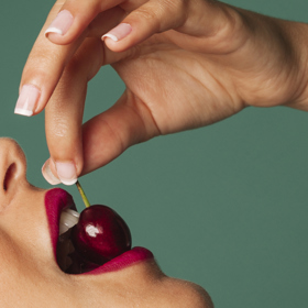 Cherry lips, šťavnaté rty, které tváři dodají na smyslnosti. 
