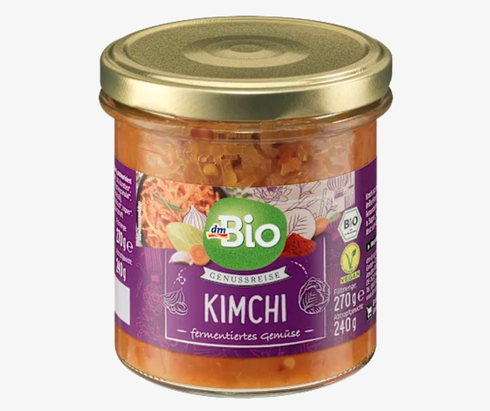 dmBio Kimchi, zelenina fermentovaná, pasterovaná je tradiční korejská specialita vyrobená z fermentované zeleniny. dmBio Kimchi z bílého zelí, mrkve, cibule a koření chutná příjemně kořeněně a zaujme svěží chutí díky jemnému kvašení. 95 Kč
