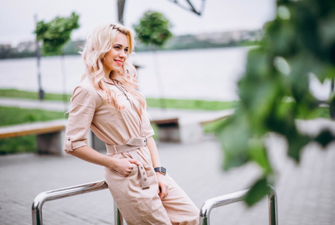 Je vzdušný, pohodlný, a přitom vypadá skvělě a elegantně. Ve městě nebo na pláži.
