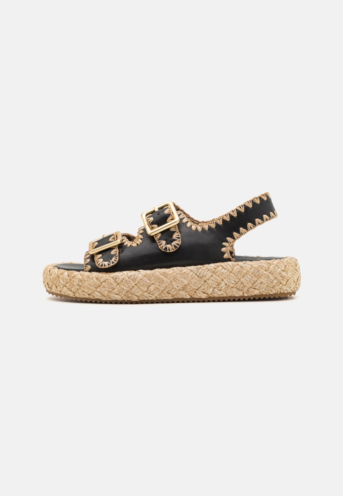 Steve Madden, 3200 Kč
Steve Madden, 3200 Kč