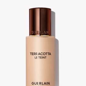 Tekutý make-up pro přirozený vzhled, GUERLAIN, 1 155 Kč
