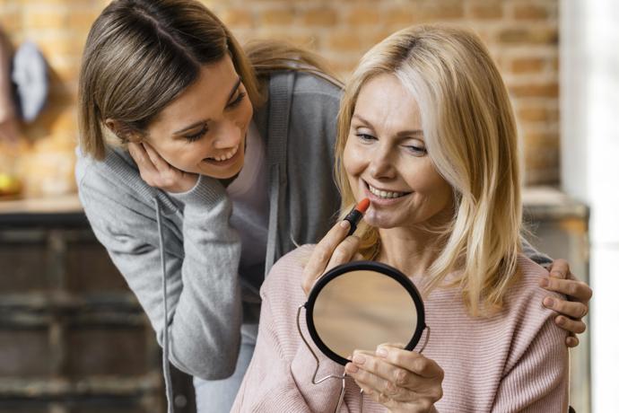 Nahá rtěnka není vždy řešením – obzvlášť, pokud splývá s barvou pleti.
