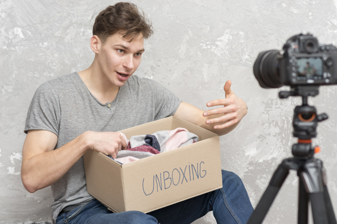 Bude dělat různé unboxingy a další a další věci, co mu vygenerují peníze, a tím pádem bude mít peníze a finance na pohodlný a spokojený život. Nebude pracovat od-do jako jeho rodiče.
Bude dělat různé unboxingy a další a další věci, co mu vygenerují peníze, a tím pádem bude mít peníze a finance na pohodlný a spokojený život. Nebude pracovat od-do jako jeho rodiče.