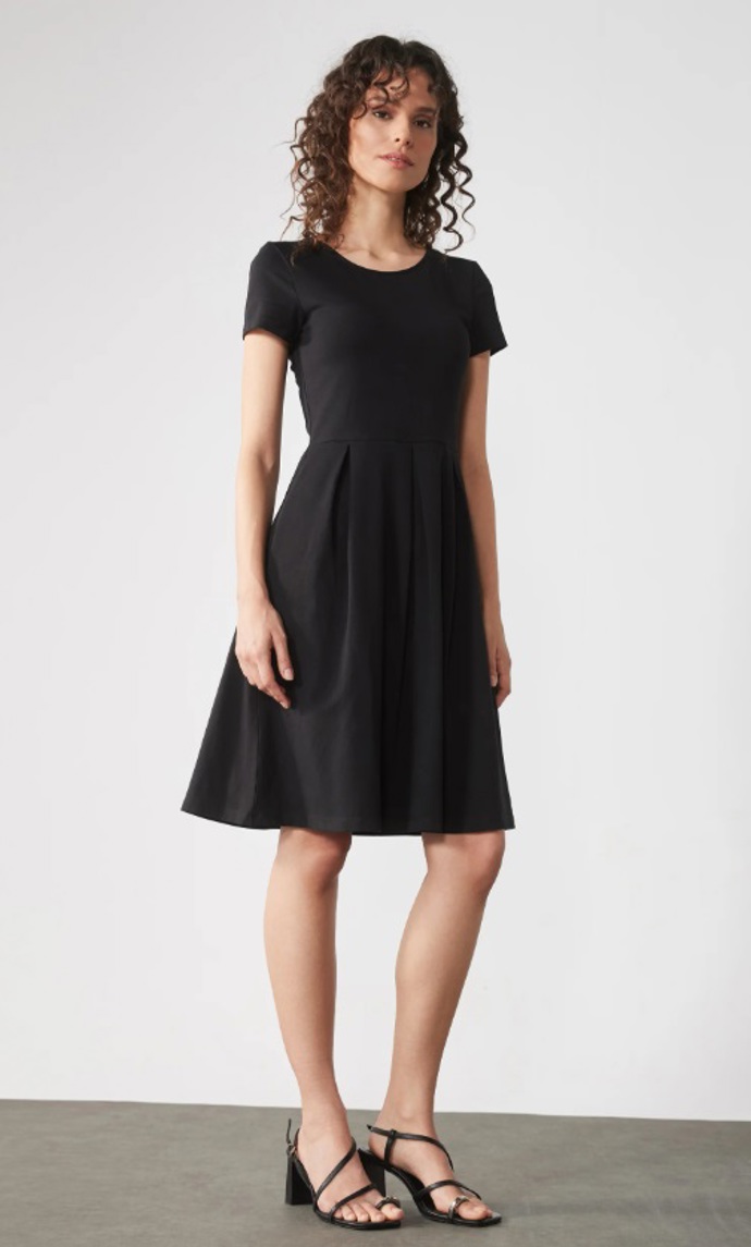 Černé basic šaty, Anna Field, 380 Kč
