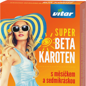 Vitar Super beta-karoten (60 tbl) s měsíčkem a sedmikráskou, Vitar, Nasevitaminy.cz, 125 Kč

Vitar Super beta-karoten, nově s měsíčkem a sedmikráskou, vyniká komplexním složením 7 aktivních látek pro krásné bronzové opálení s dlouhotrvajícím efektem. Tyto příznivé účinky přináší specifický mix karotenoidů, extraktu ze sedmikrásky obecné a měsíčku lékařského, biotinu a antioxidačních vitaminů E a C.

Měsíček lékařský je zdroj přírodních karotenoidů – luteinu a zeaxantinu, má příznivé účinky na pleť a pokožku. Sedmikráska obecná má pozitivní vliv na stav pokožky, vlasů i nehtů. Biotin příznivě ovlivňuje kvalitu pokožky a je nezbytný také pro celkovou vitalitu organizmu. Beta-karoten je provitaminem vitaminu A, který udržuje normální stav pokožky, pečuje o ni a pomáhá jí získat a udržet krásnou barvu po pobytu na slunci. Vitamin E je významný antioxidant, přispívá k ochraně buněk před oxidativním stresem. Pomáhá odstraňovat volné radikály, ochraňuje buňky před jejich poškozením a tím i stárnutím. Vitamin C podporuje imunitní systém a příznivě ovlivňuje stav pokožky.
