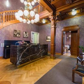 Mottem tohoto ubytování je poskytovat hostům maximální komfort, skvělé služby a spokojenost zákazníků. Důraz je kladen i na vysoký standard služeb restaurace. 

