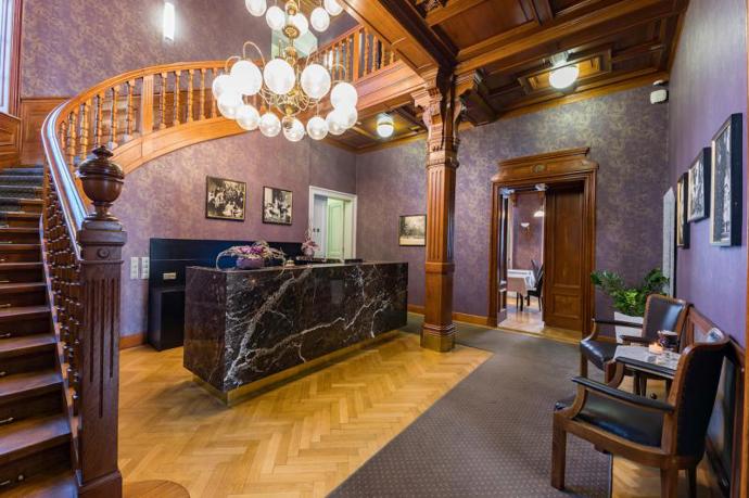 Mottem tohoto ubytování je poskytovat hostům maximální komfort, skvělé služby a spokojenost zákazníků. Důraz je kladen i na vysoký standard služeb restaurace. 
