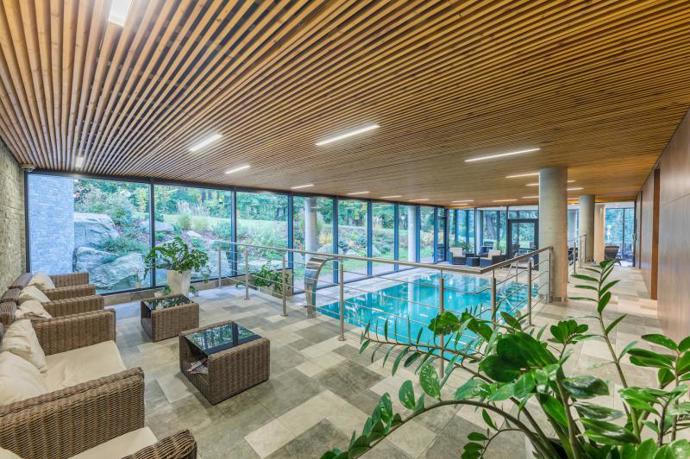 Pohodlí hostů zajistí luxusní spa a wellness centrum s dokonalým saunovým světem, bazénem a privátní odpočinkovou zónou. 
