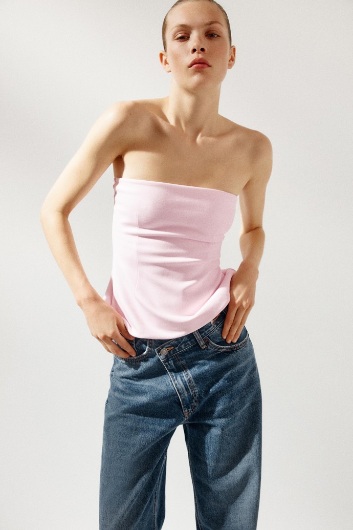 Top bez ramínek, Zara, 399 Kč
Top bez ramínek, Zara, 399 Kč