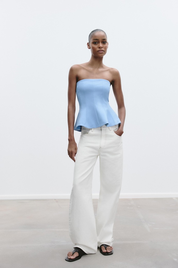 Top bez ramínek, Zara, 699 Kč
Top bez ramínek, Zara, 699 Kč
