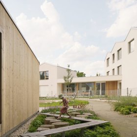 Domov pro seniory s mateřskou školou v Horních Jirčanech, ti architekti
