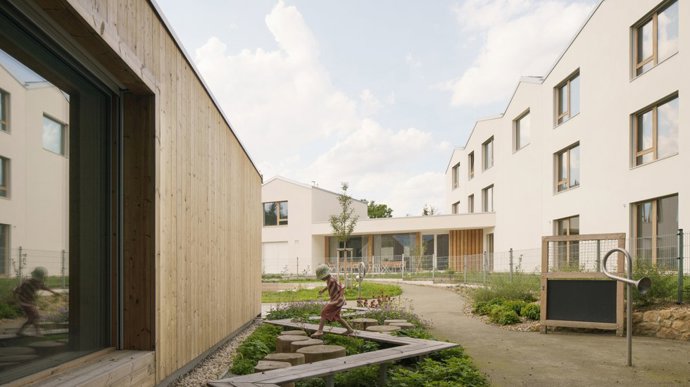 Domov pro seniory s mateřskou školou v Horních Jirčanech, ti architekti
Domov pro seniory s mateřskou školou v Horních Jirčanech, ti architekti