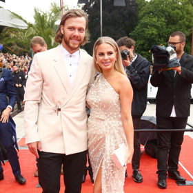 Přítelkyně Davida patrňáka, Rebecca Rohlsson, oblékla v roce 2021 šaty značky Poner.
