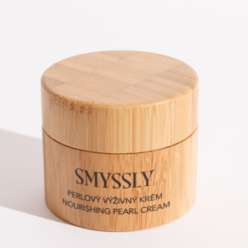 Perlový výživný krém Smyssly (50 ml, 1490 Kč, dostupný na smyssly.com)
 
