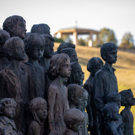 Lidice – místo ticha, růží a vzpomínek.
