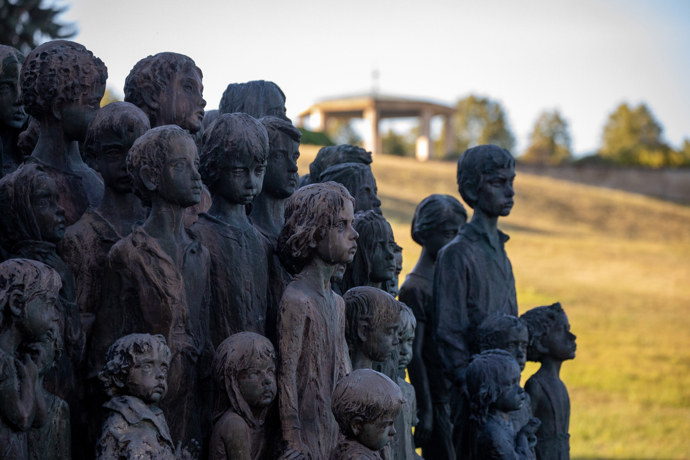 Lidice – místo ticha, růží a vzpomínek.
Lidice – místo ticha, růží a vzpomínek.
