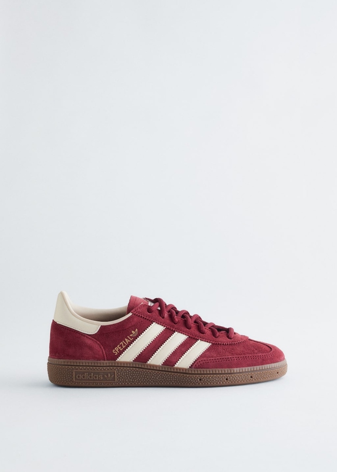 Adidas Handball, 110 eur
Adidas Handball, 110 eur