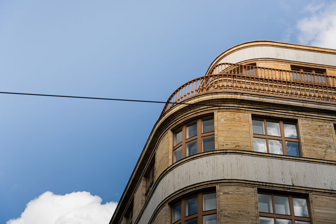 Palác Dunaj prošel důkladnou rekonstrukcí, která respektuje jeho historické kořeny, ale zároveň poskytuje perfektní zázemí v moderní době. 
