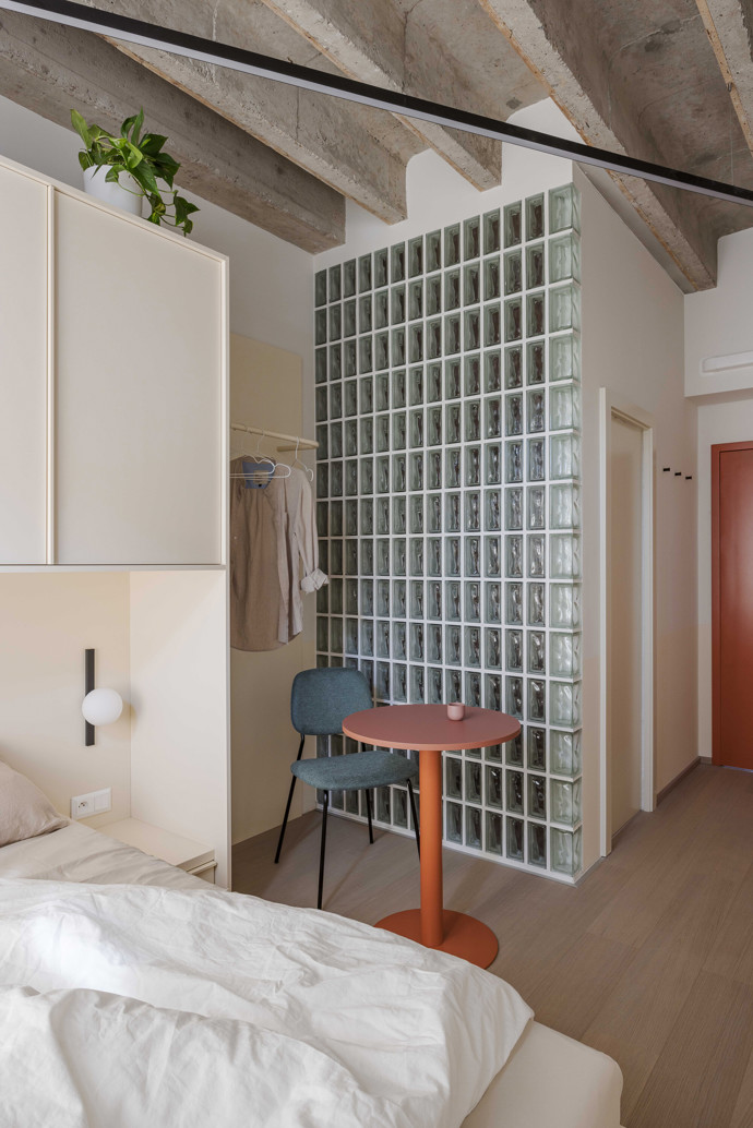 Někdejší kulturní dům se mění v domov pro nové generace. Metropol Coliving v Bratislavě ukazuje, jak může vypadat nájemní bydlení budoucnosti.
Někdejší kulturní dům se mění v domov pro nové generace. Metropol Coliving v Bratislavě ukazuje, jak může vypadat nájemní bydlení budoucnosti.