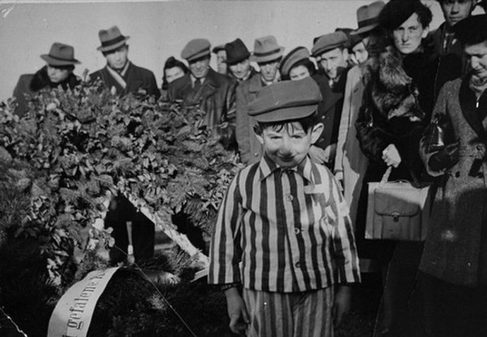 Joseph Schleifstein jako maskot
