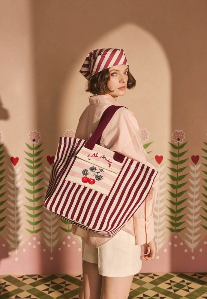 Látková taška, Cath Kidston, 1645 Kč
Látková taška, Cath Kidston, 1645 Kč