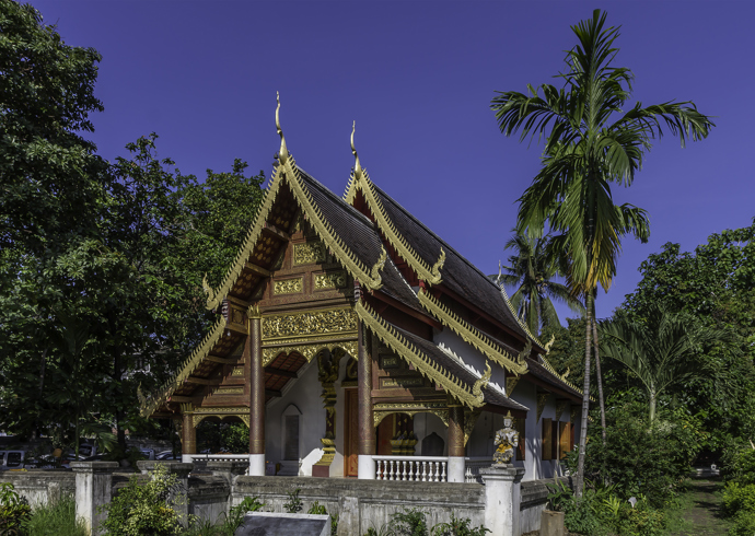 Thajsko je desítkou žebříčku, kde Bangkok i Chiang Mai lákají pronájmy za 500–600 dolarů, jídlo za 12 dolarů pro dva, a zdravotní péče s rodinnou atmosférou. Říká se mu „Costa del Sol Asie“ díky nádherným plážím, cenové dostupnosti a kvalitě života .
