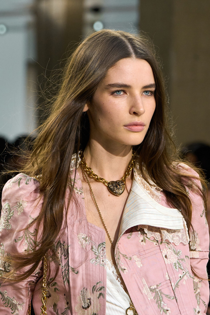Chloé podzim/zima 2025-2026
Chloé podzim/zima 2025-2026