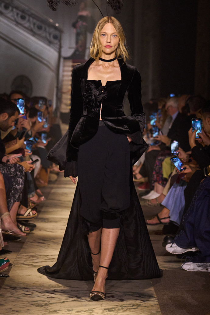 Elie Saab podzim 2025
Elie Saab podzim 2025