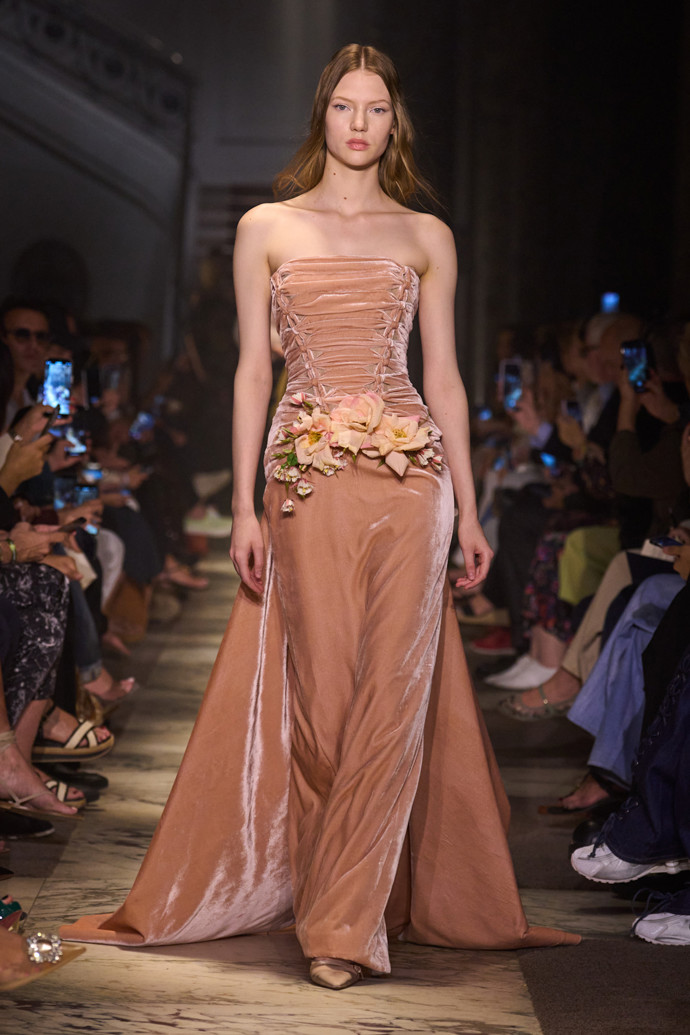 Elie Saab podzim 2025
Elie Saab podzim 2025
