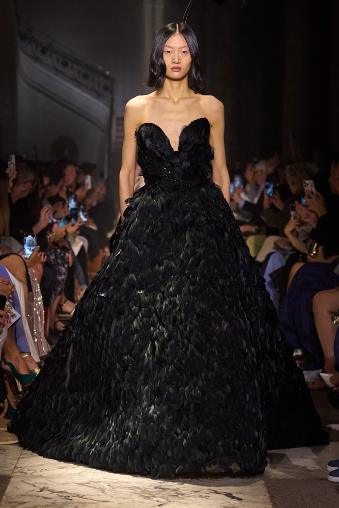 Elie Saab podzim 2025
Elie Saab podzim 2025