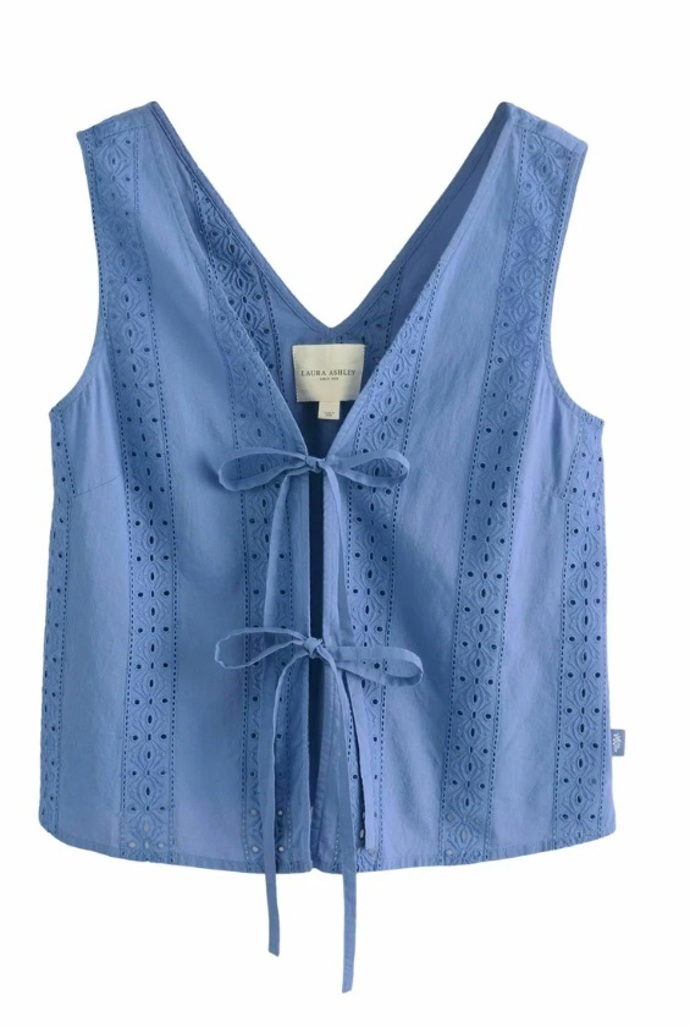 Blůza s madeirou, Laura Ashley, 1 372 Kč
