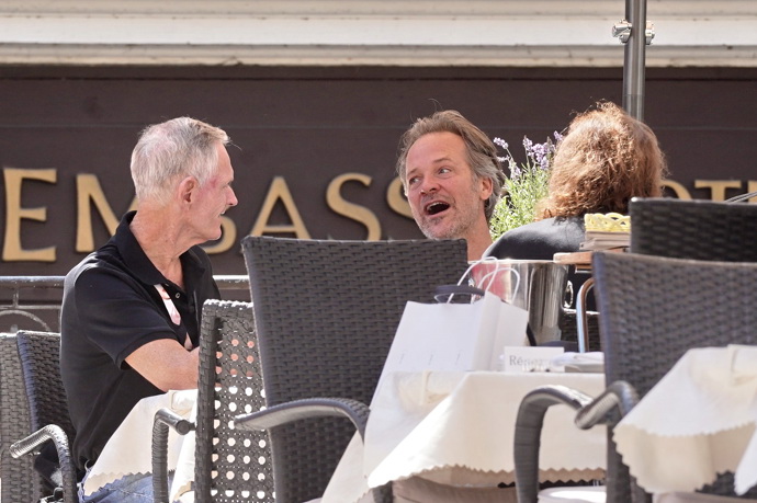 Peter Sarsgaard v pruhované košili
Peter Sarsgaard v pruhované košili