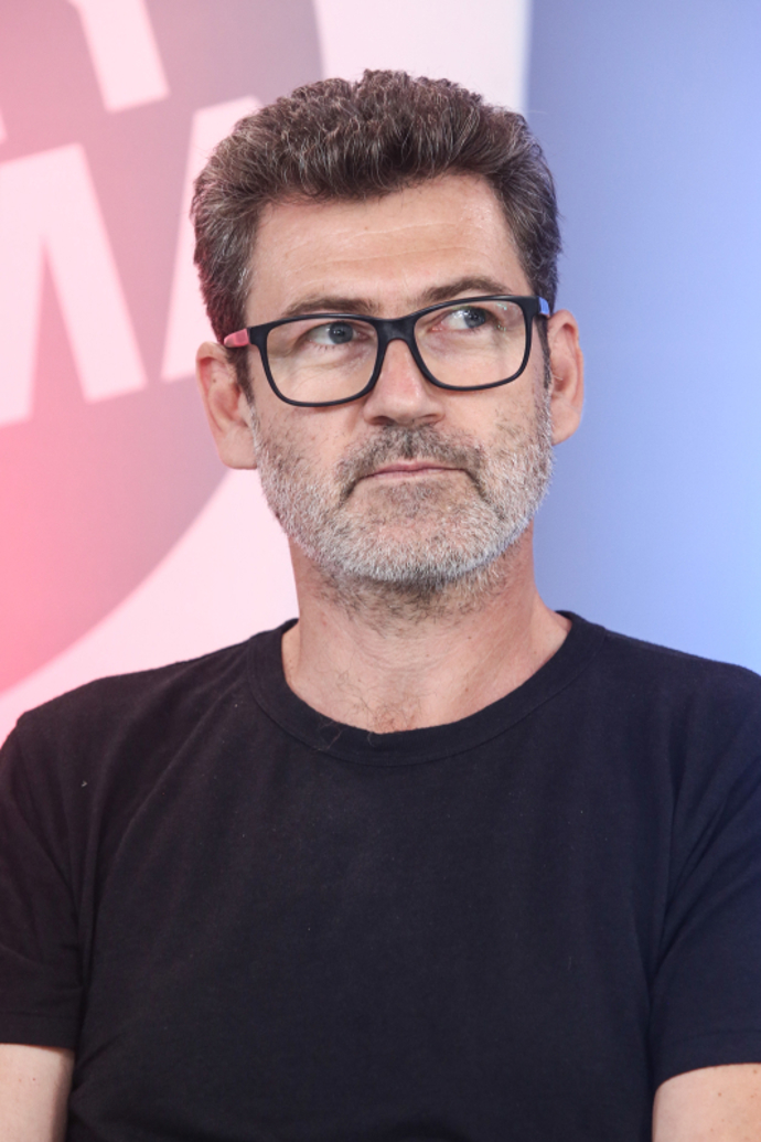 Radim Fiala se v roli plukovníka Mikeše začne objevovat v nekonečném seriálu Ulice, který sleduje dramatické osudy několika spřátelených rodin, žijících v sousedství
