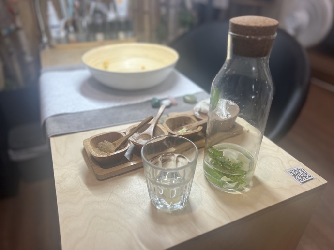 Spa manikúru, která má několik kroků, ocení nejen ženy, ale i muži.
